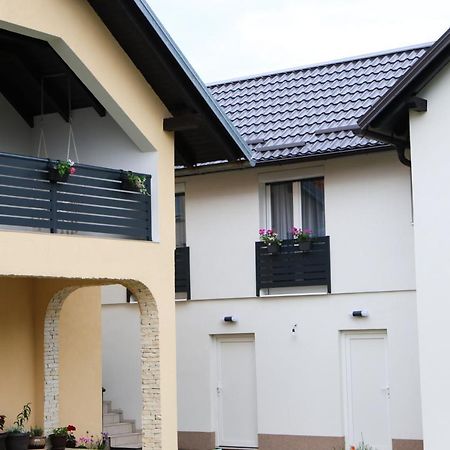 Flora Studio Apartments Korenica Exteriér fotografie