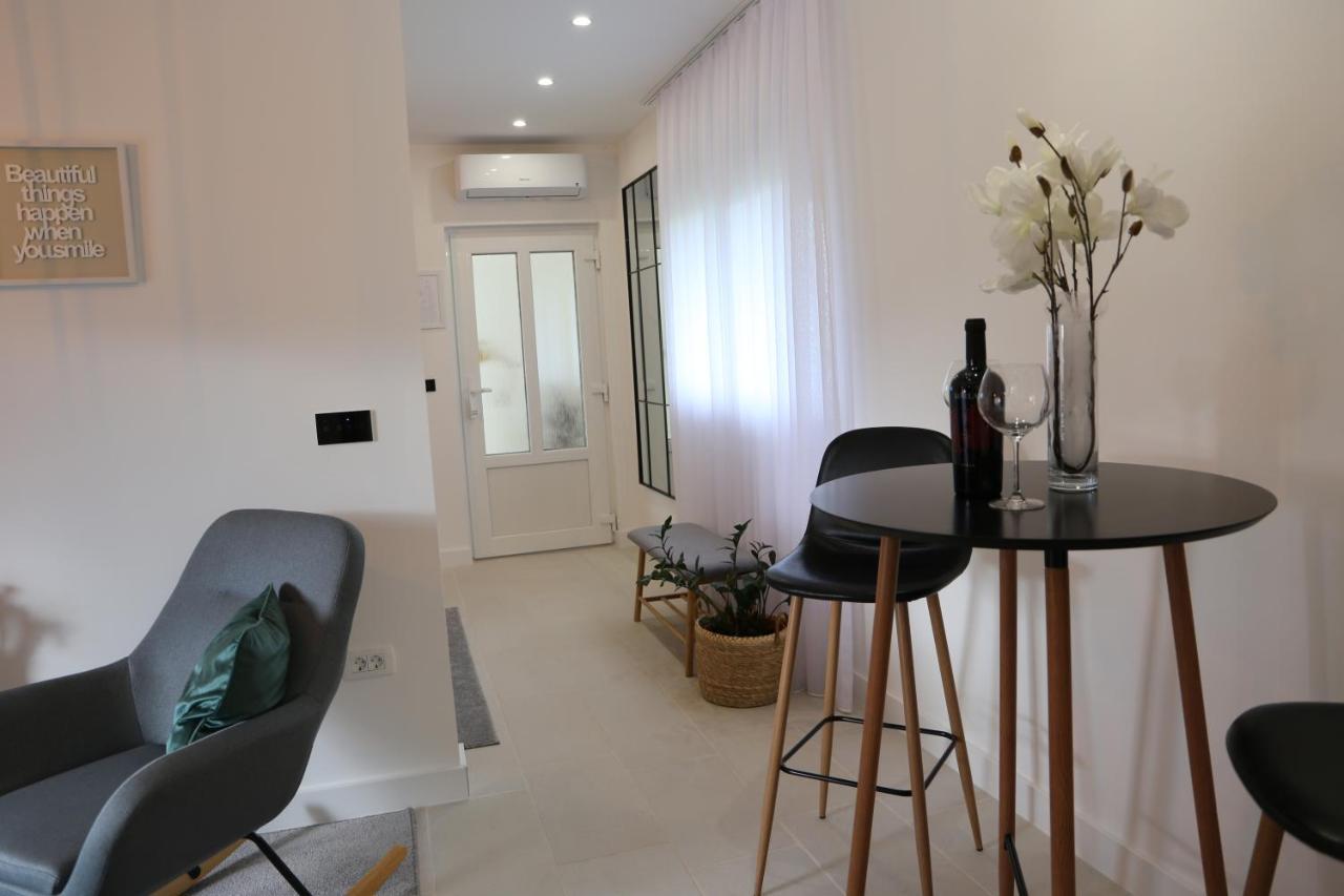 Flora Studio Apartments Korenica Exteriér fotografie