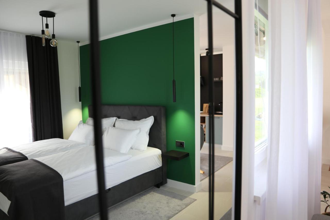 Flora Studio Apartments Korenica Exteriér fotografie