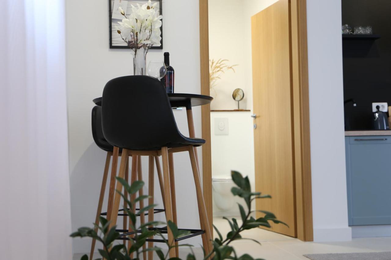 Flora Studio Apartments Korenica Exteriér fotografie