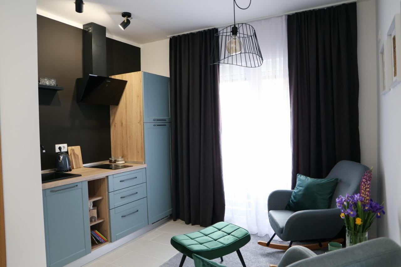 Flora Studio Apartments Korenica Exteriér fotografie