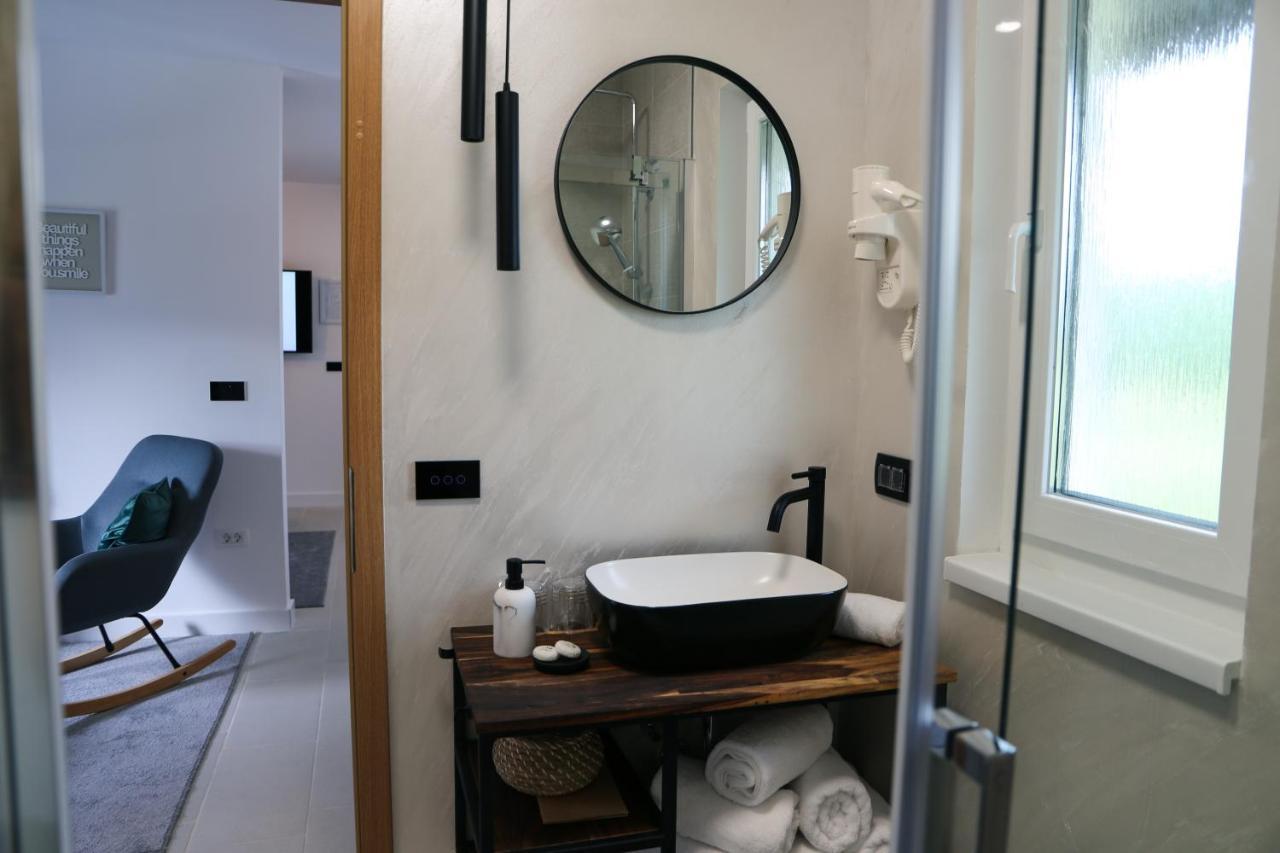 Flora Studio Apartments Korenica Exteriér fotografie