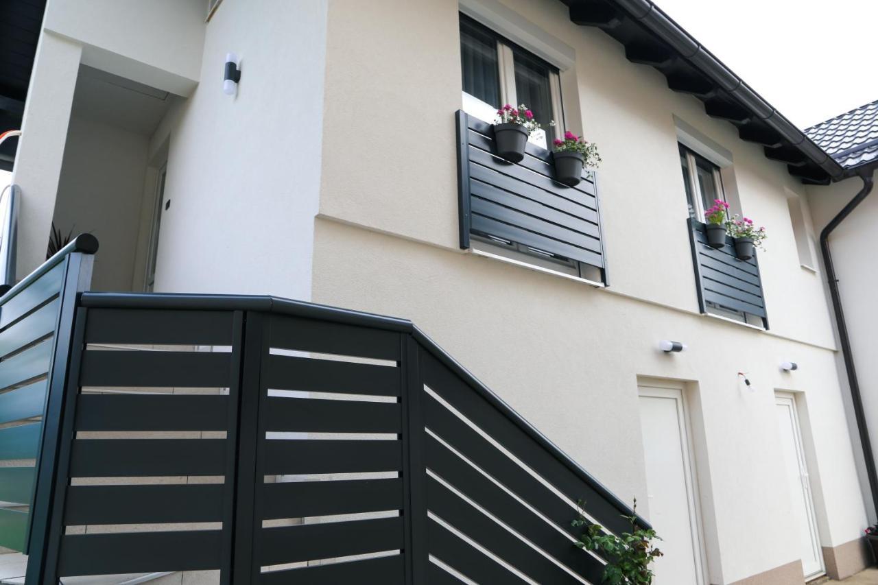 Flora Studio Apartments Korenica Exteriér fotografie